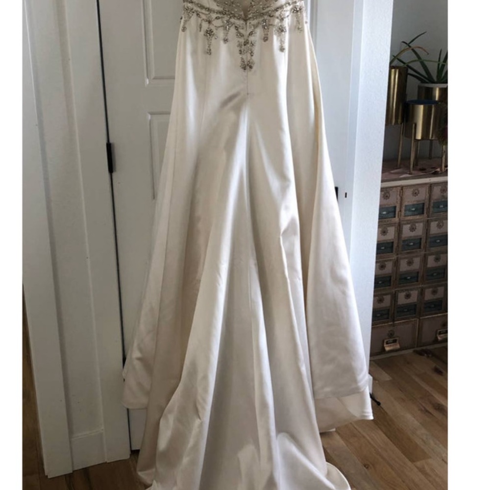 Maggie Sottero Alabaster Leandra Marie Dress - 10 - Picture 6 of 11